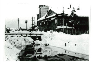 38豪雪、捨てられた雪で川が埋まる（1963年）