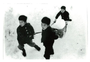 38豪雪、雪を運ぶ子供（1963年）