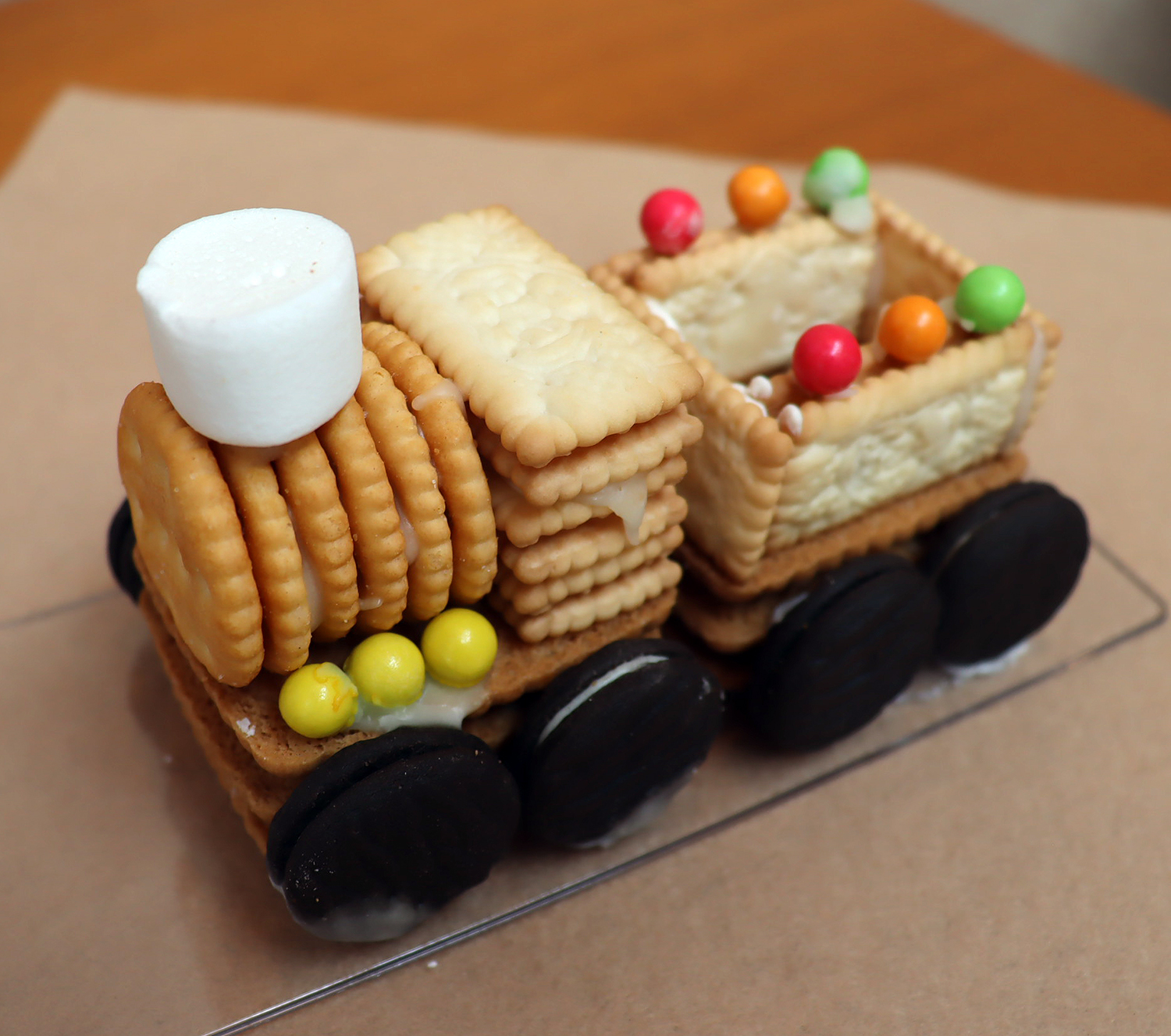 お菓子で作る　夢の機関車